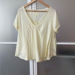 free people / We The Free Soft Yellow V-Neck Tee size M